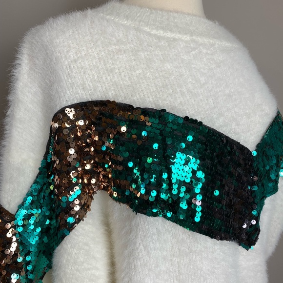 NWTs Royal & Reese Boho Eyelash Knit Sweater w Stunning Sequin Chevron Detail - Picture 3 of 11